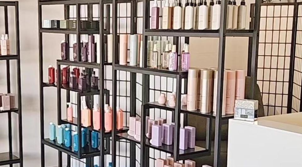 Elements Blowdry & Lash Salon slider